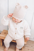 Baby Outfit in beige mit collegejacke, Mütze mit Ohren und Leggings