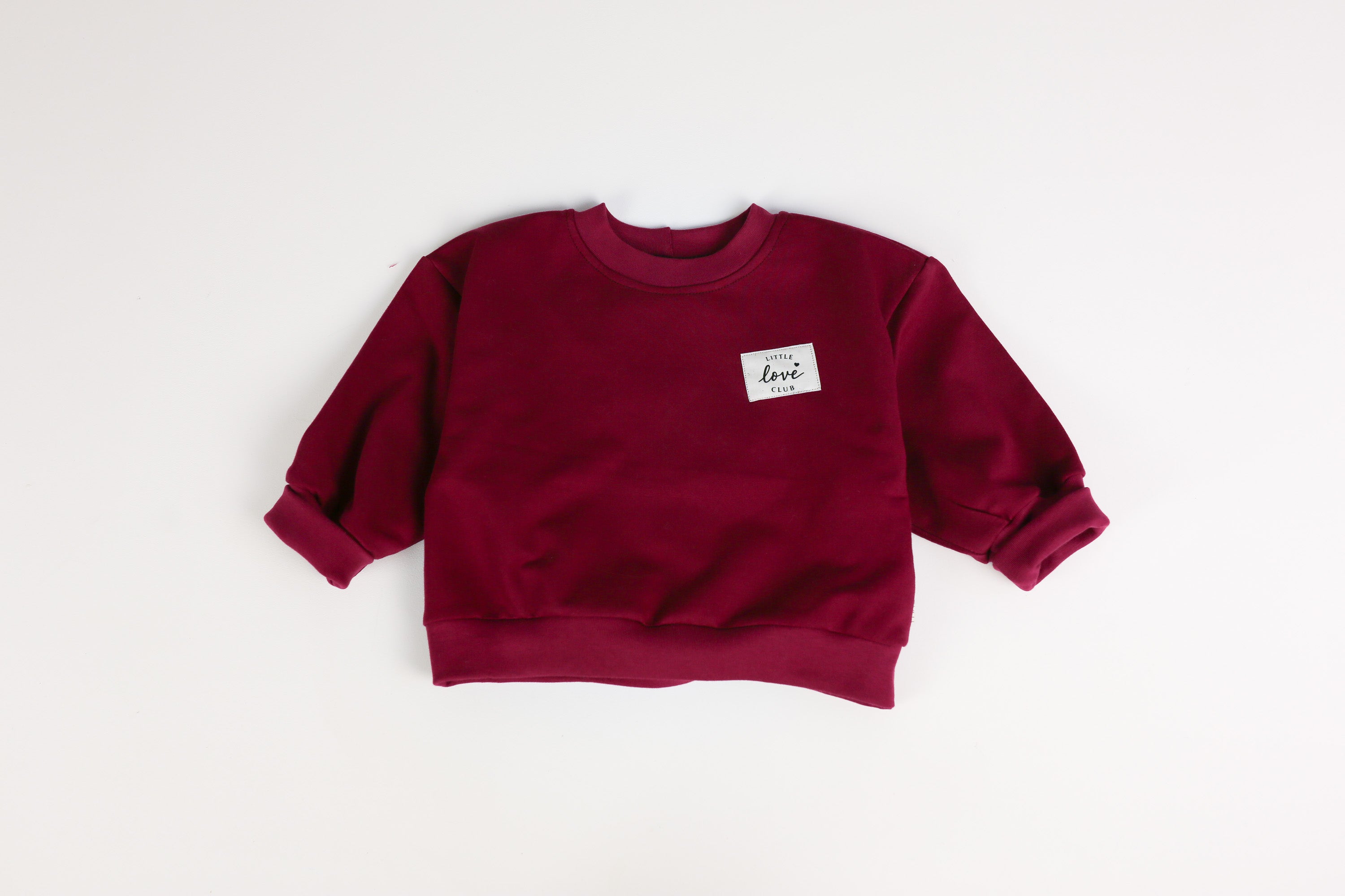 Oversize Baby Sweatshirt in Dunkelrot mit Love Club Patch von VOODULU
