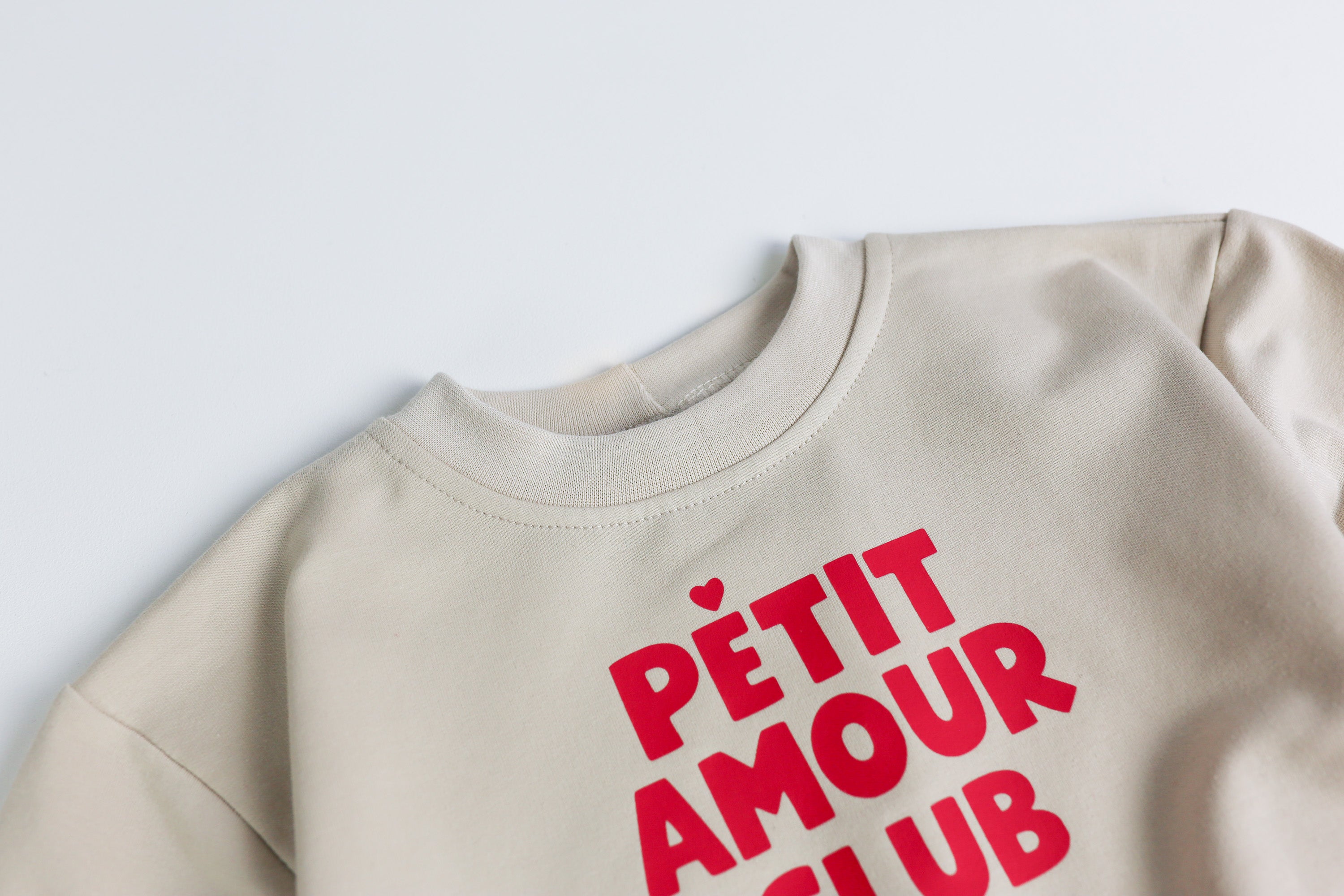 Weicher Sweatstoff in Beige im Oversize-Schnitt
