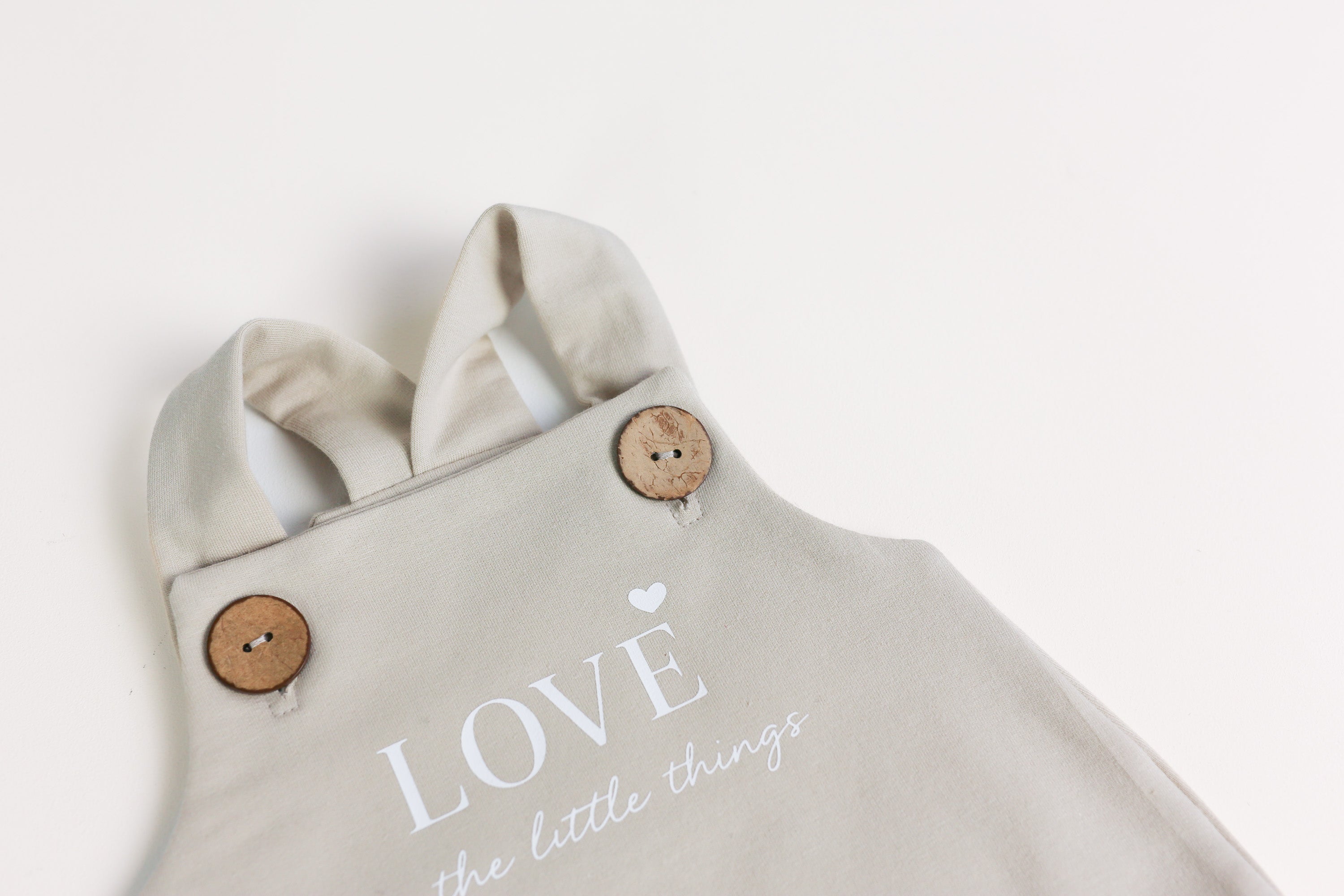 Angerauter Sweatstoff in Beige für Baby Latzhose
