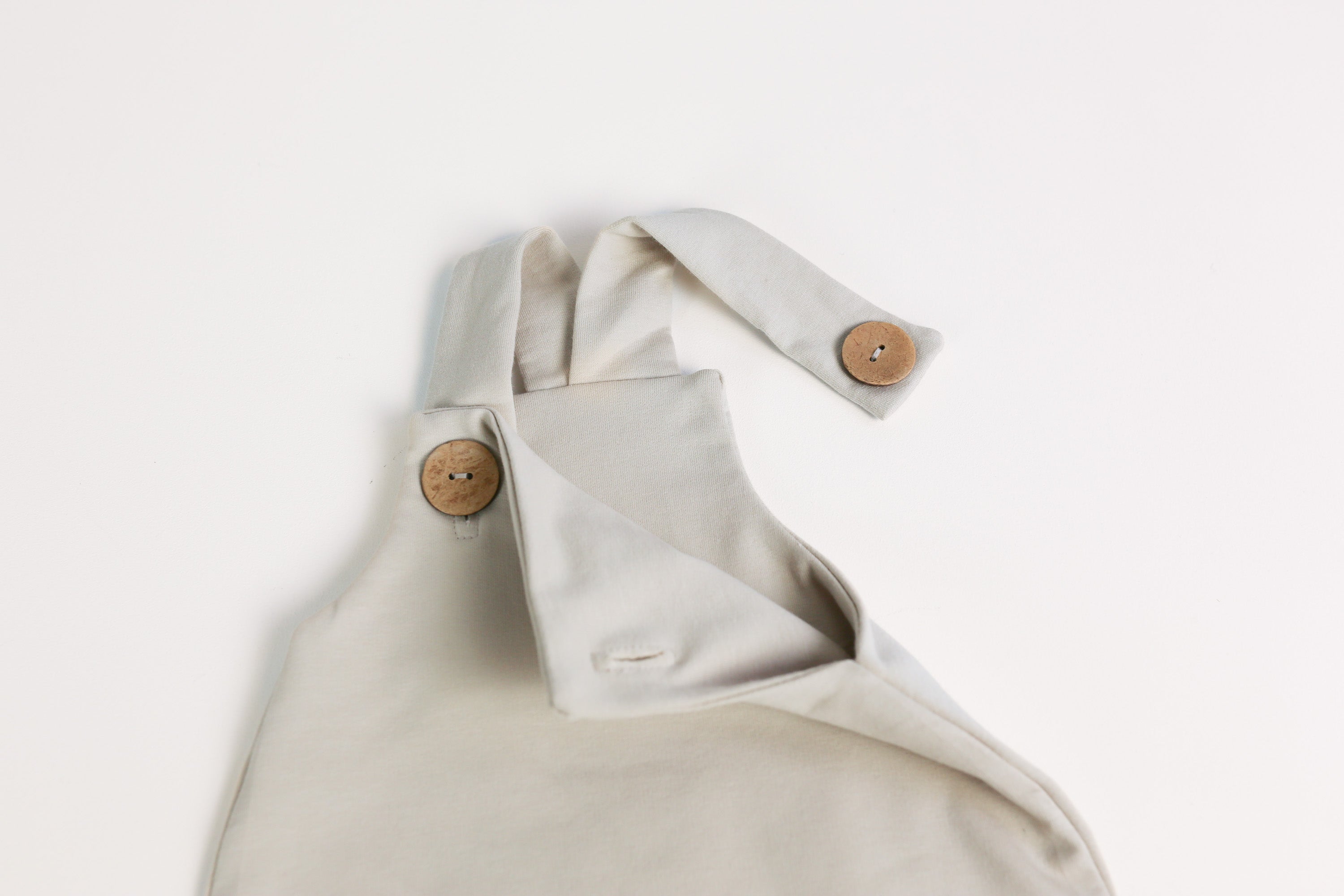 Angerauter Sweatstoff in Beige für Baby Latzhose
