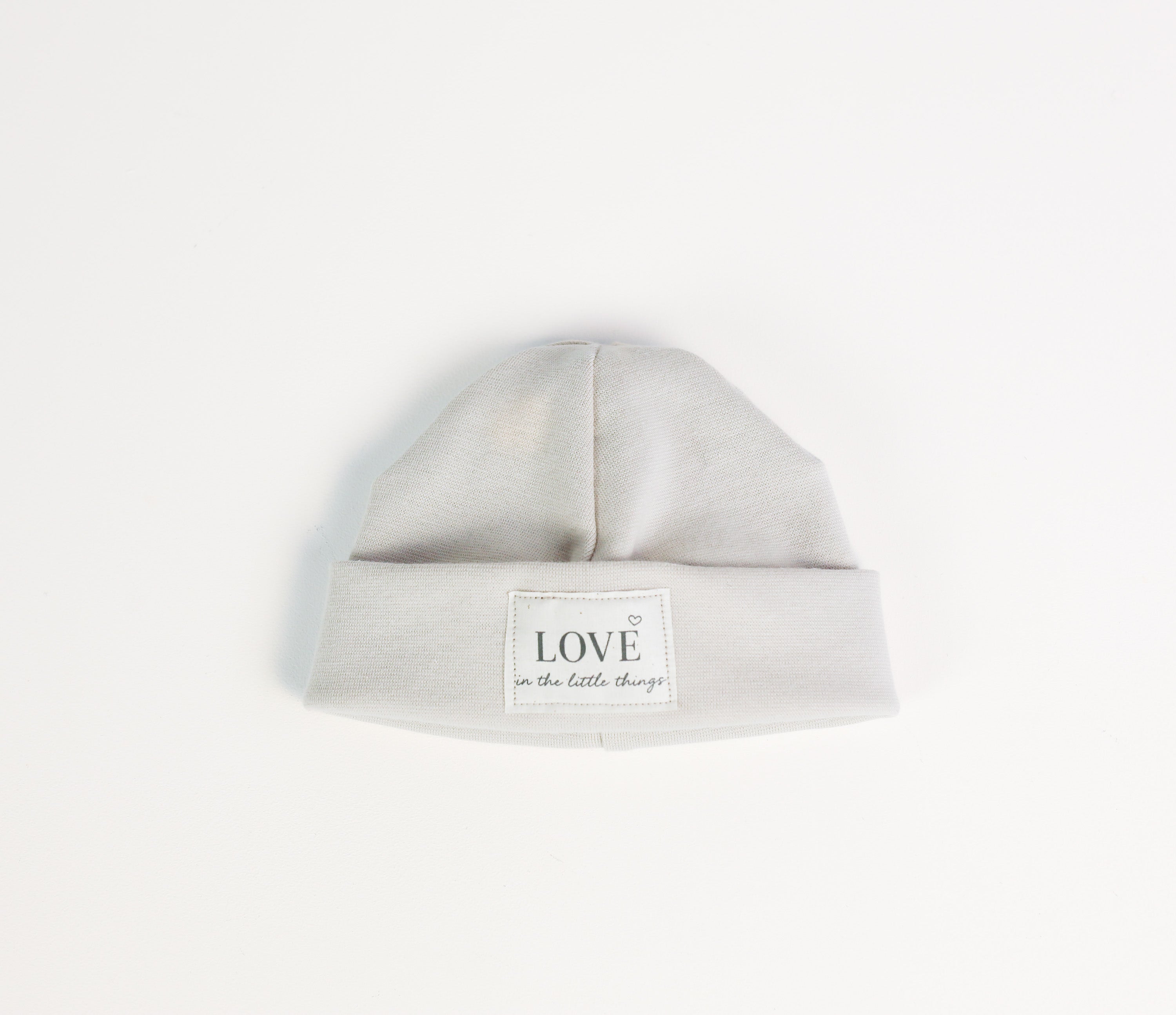 Detailansicht Love in the little things Patch auf beiger Mütze
