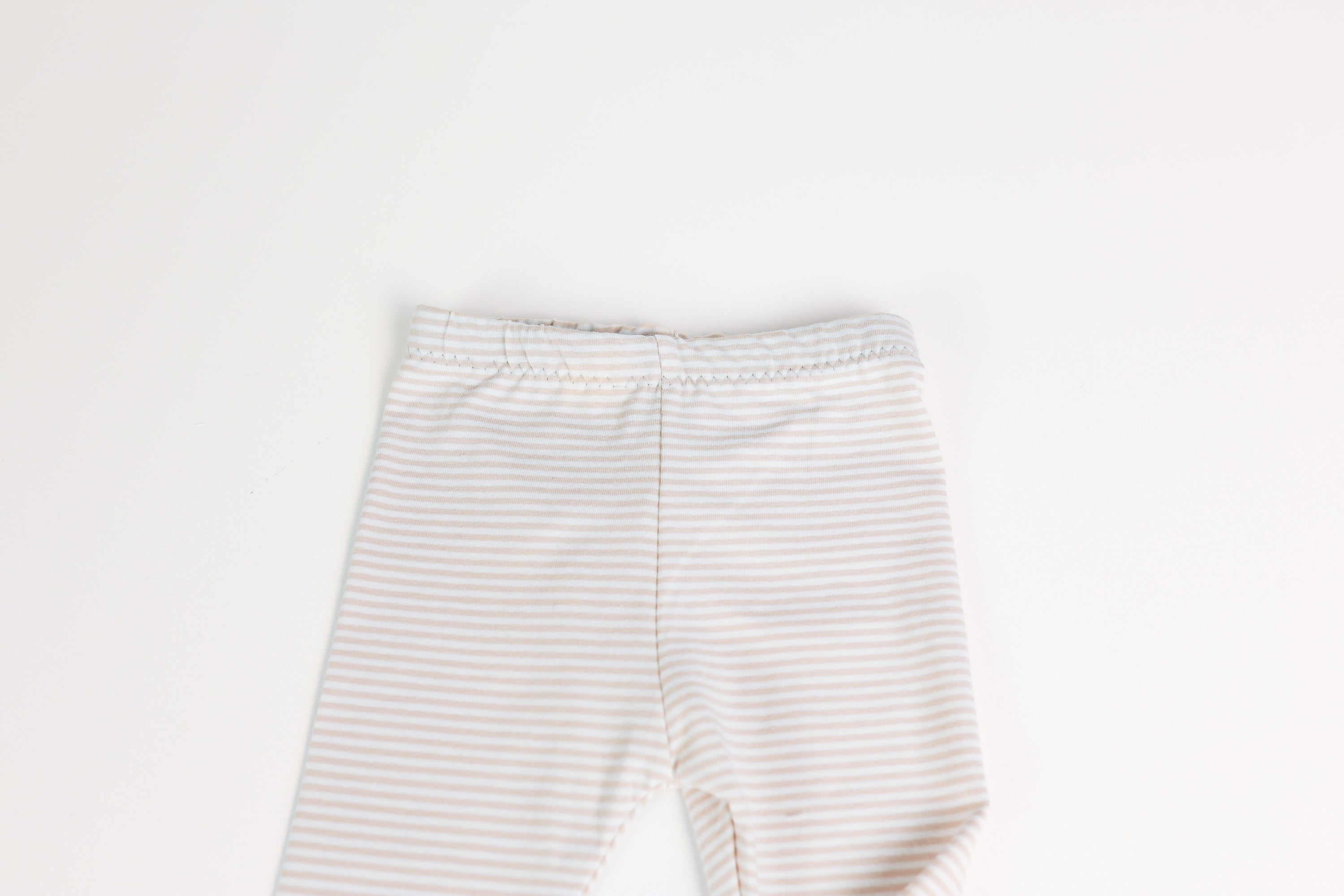 Weicher Baumwolljersey in Beige Weiß gestreift
