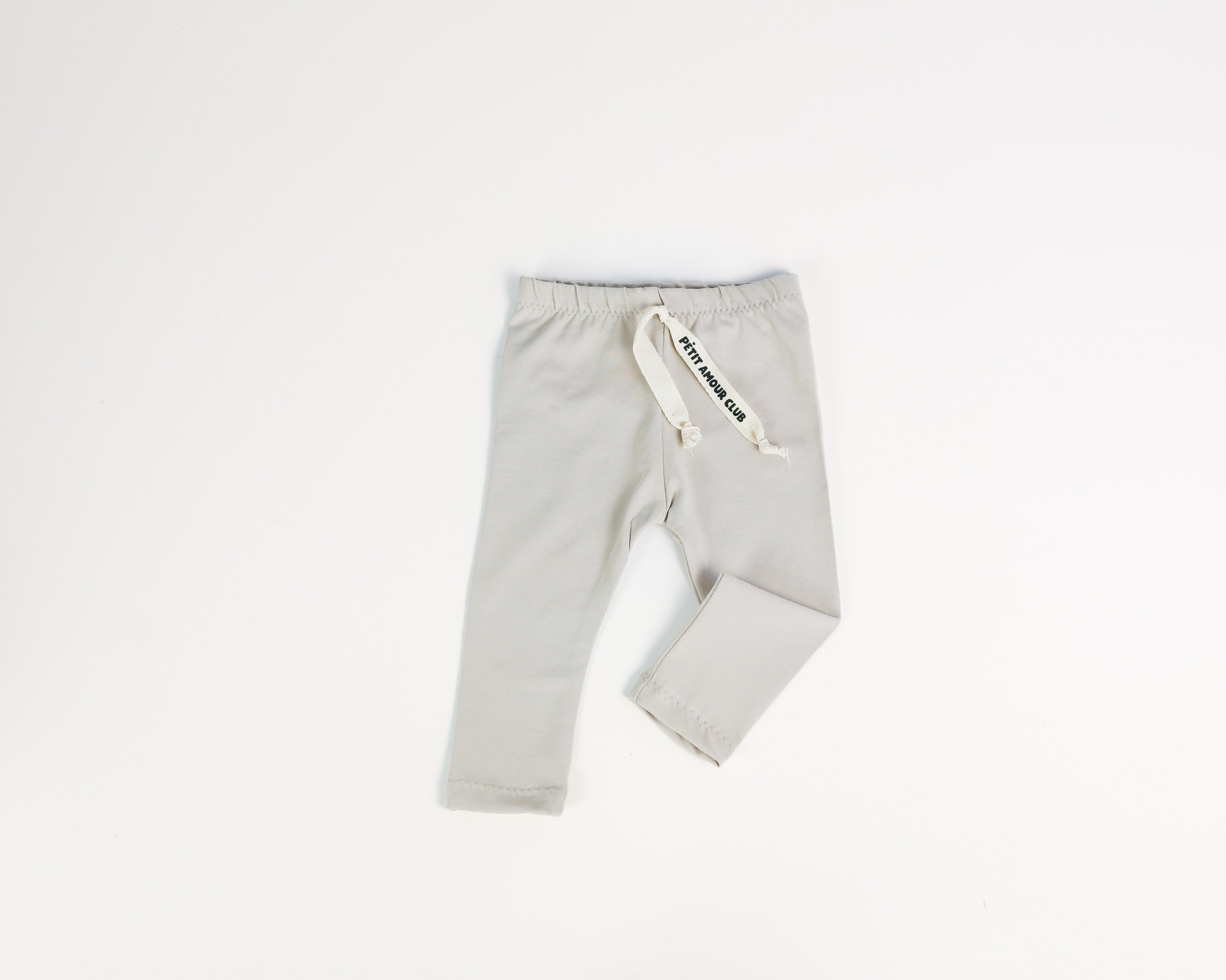 Beige Baby Leggings mit „Petit Amour Club“-Print von VOODULU
