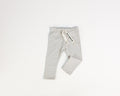 Beige Baby Leggings mit „Petit Amour Club“-Print von VOODULU
