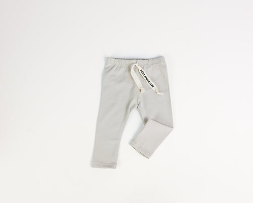 Beige Baby Leggings mit „Petit Amour Club“-Print von VOODULU
