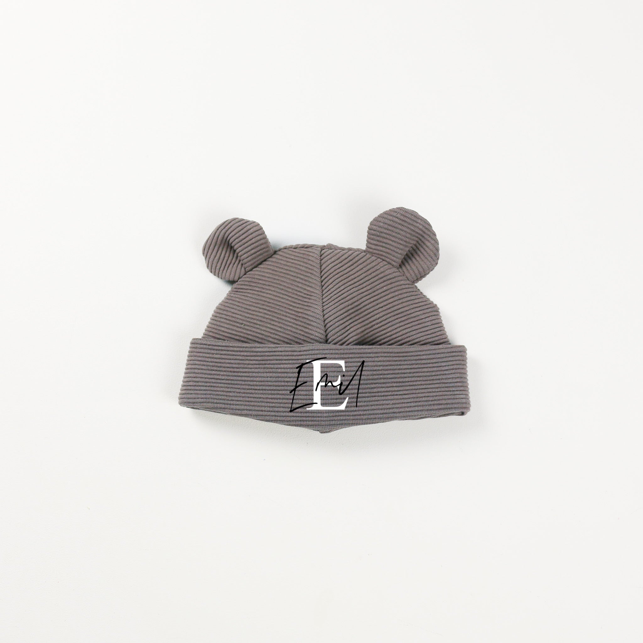 Personalisierte Baby Mütze in Braun mit Teddyohren von VOODULU
