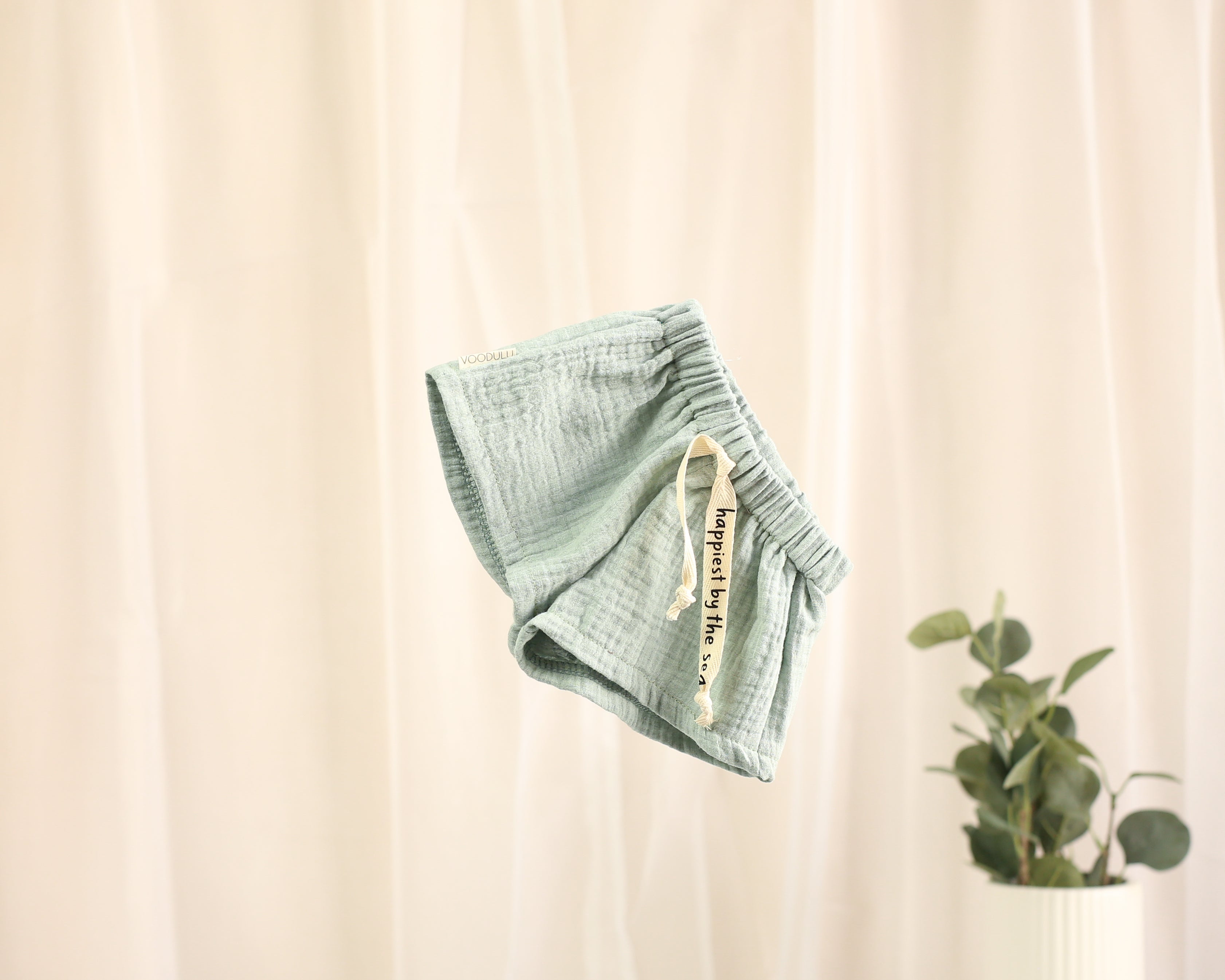 Shorts – soft mint