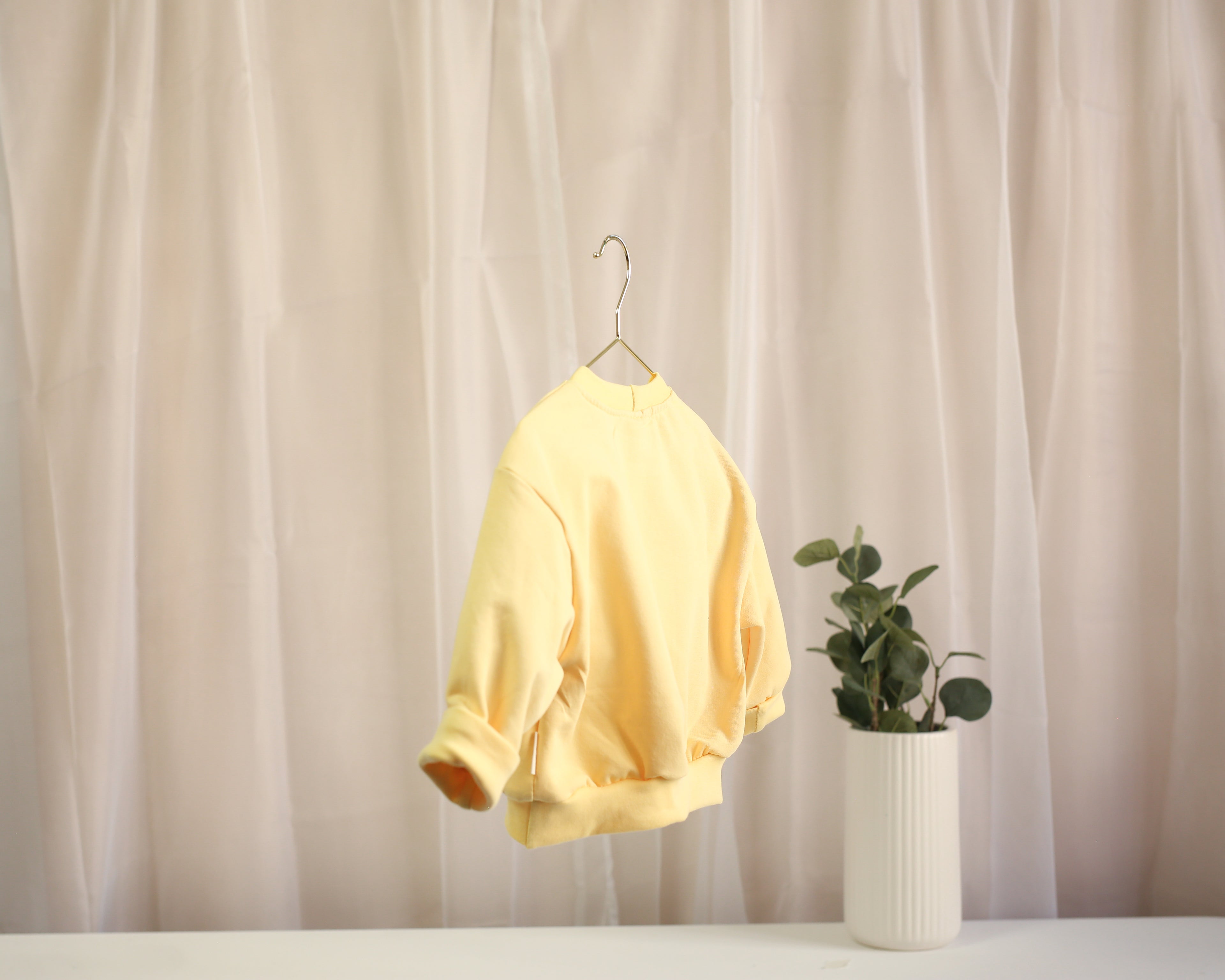 Oversize Pullover personalisiert – Butter Yellow