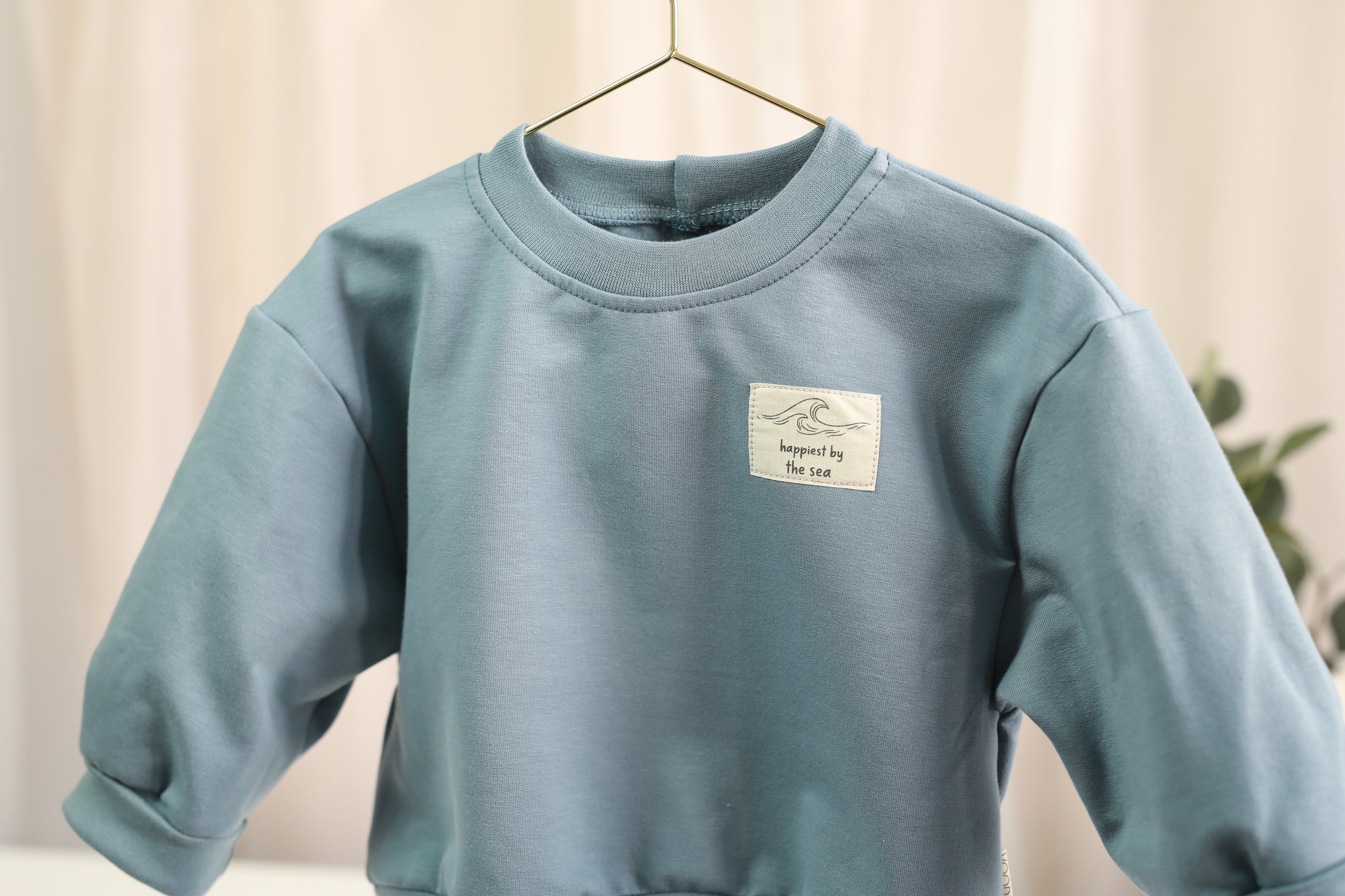 Oversize Pullover „Happiest by the Sea“ – Dusty Blue