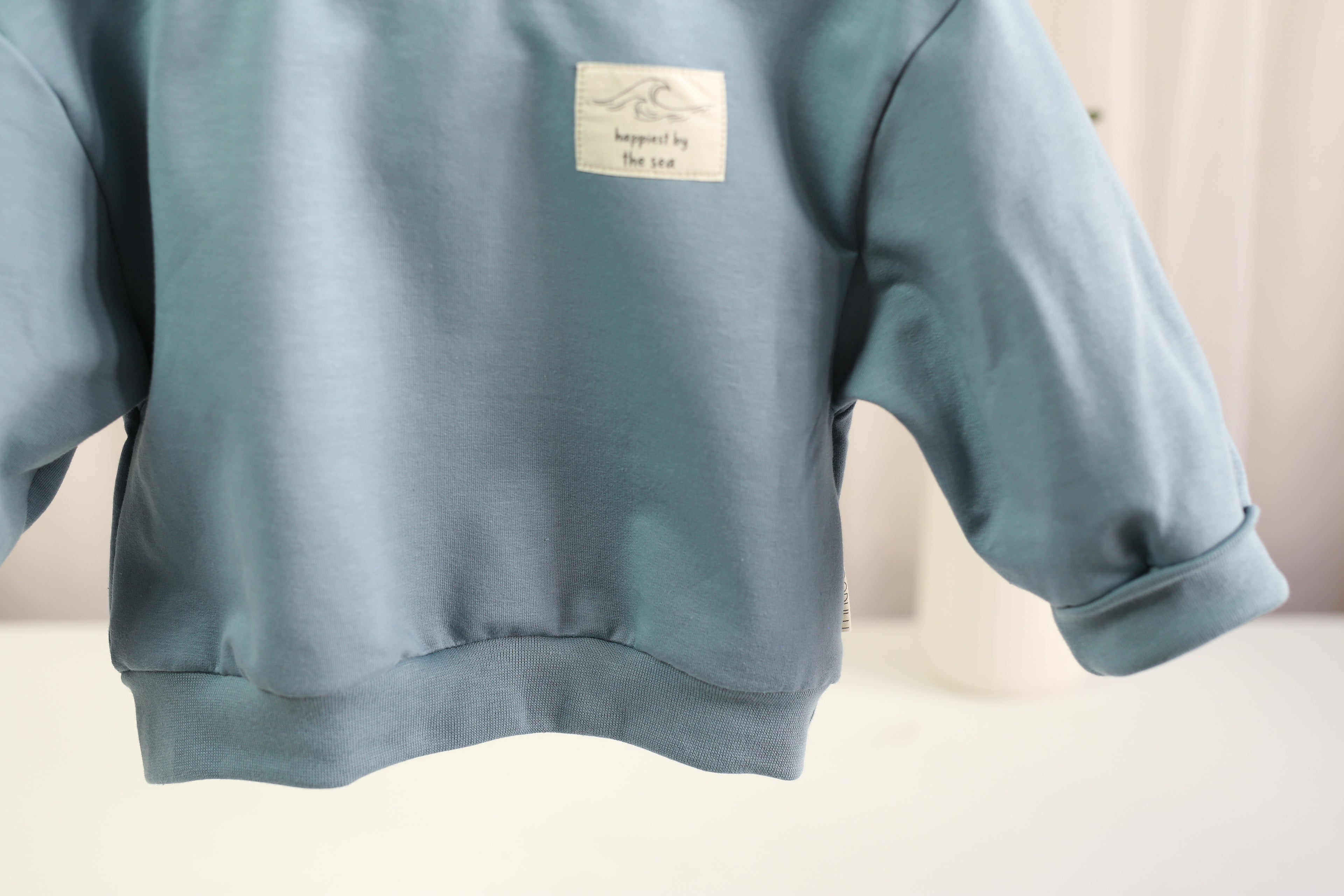 Oversize Pullover „Happiest by the Sea“ – Dusty Blue