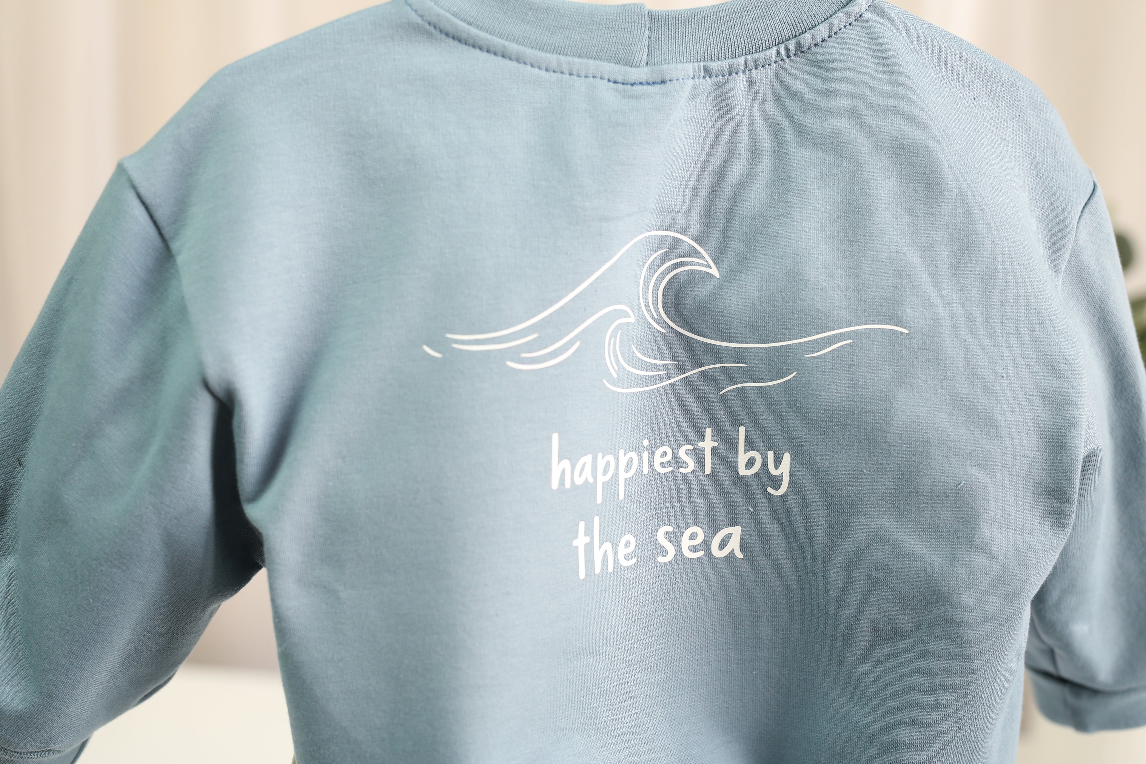 Oversize Pullover „Happiest by the Sea“ – Dusty Blue