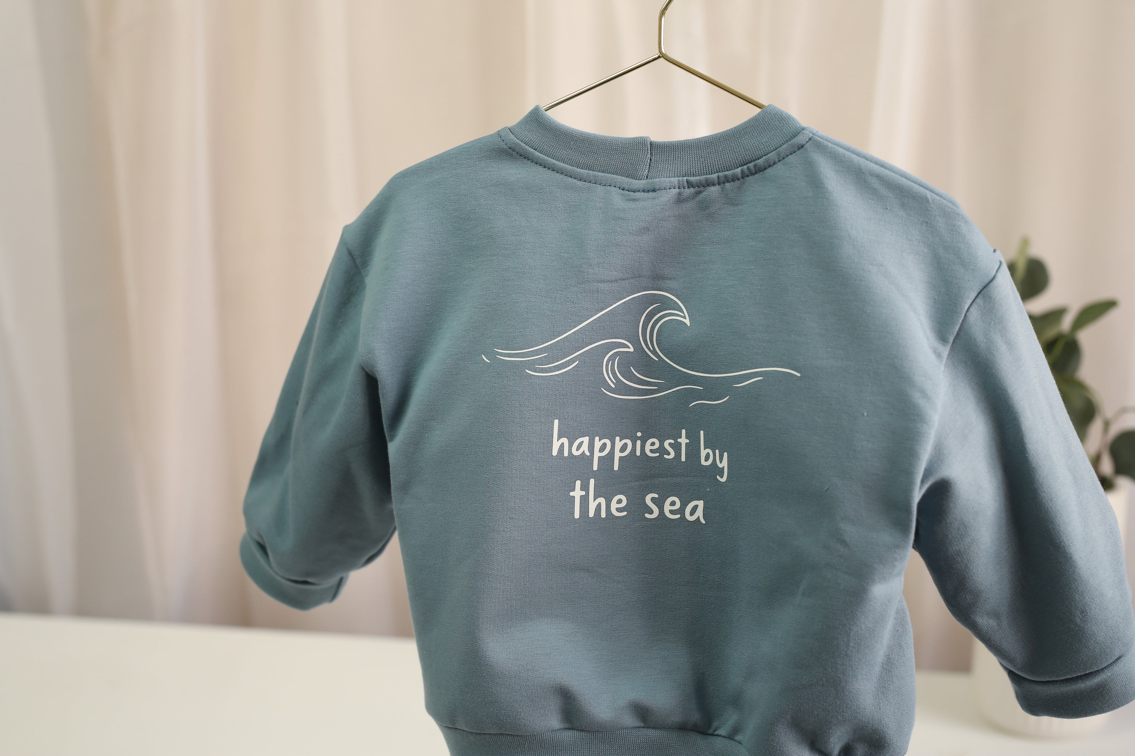 Oversize Pullover „Happiest by the Sea“ – Dusty Blue