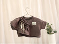 Braunes zweiteiliges Musselin Set aus Shirt und Shorts für Babys und Kinder