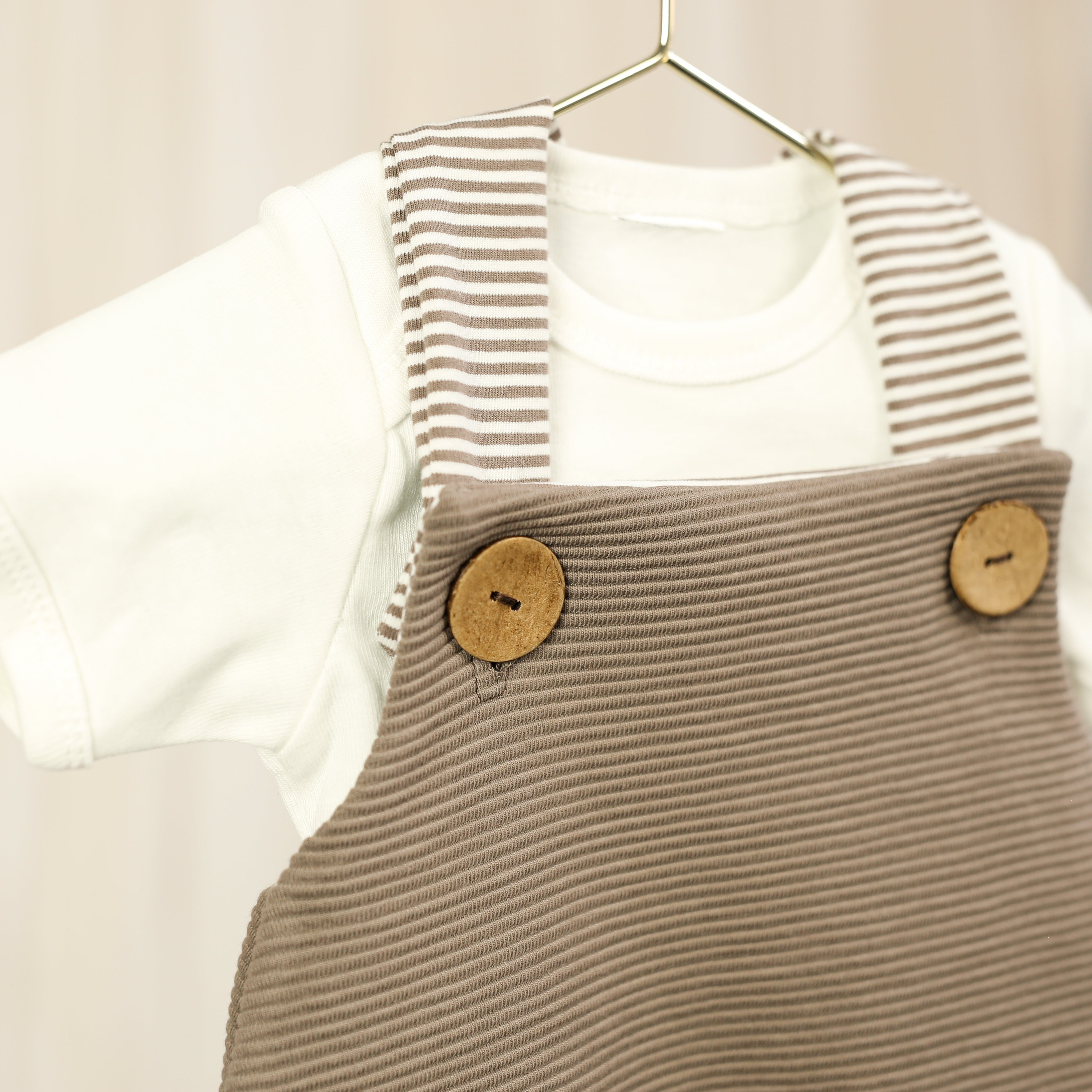 Personalisierte Latzhose "brown"