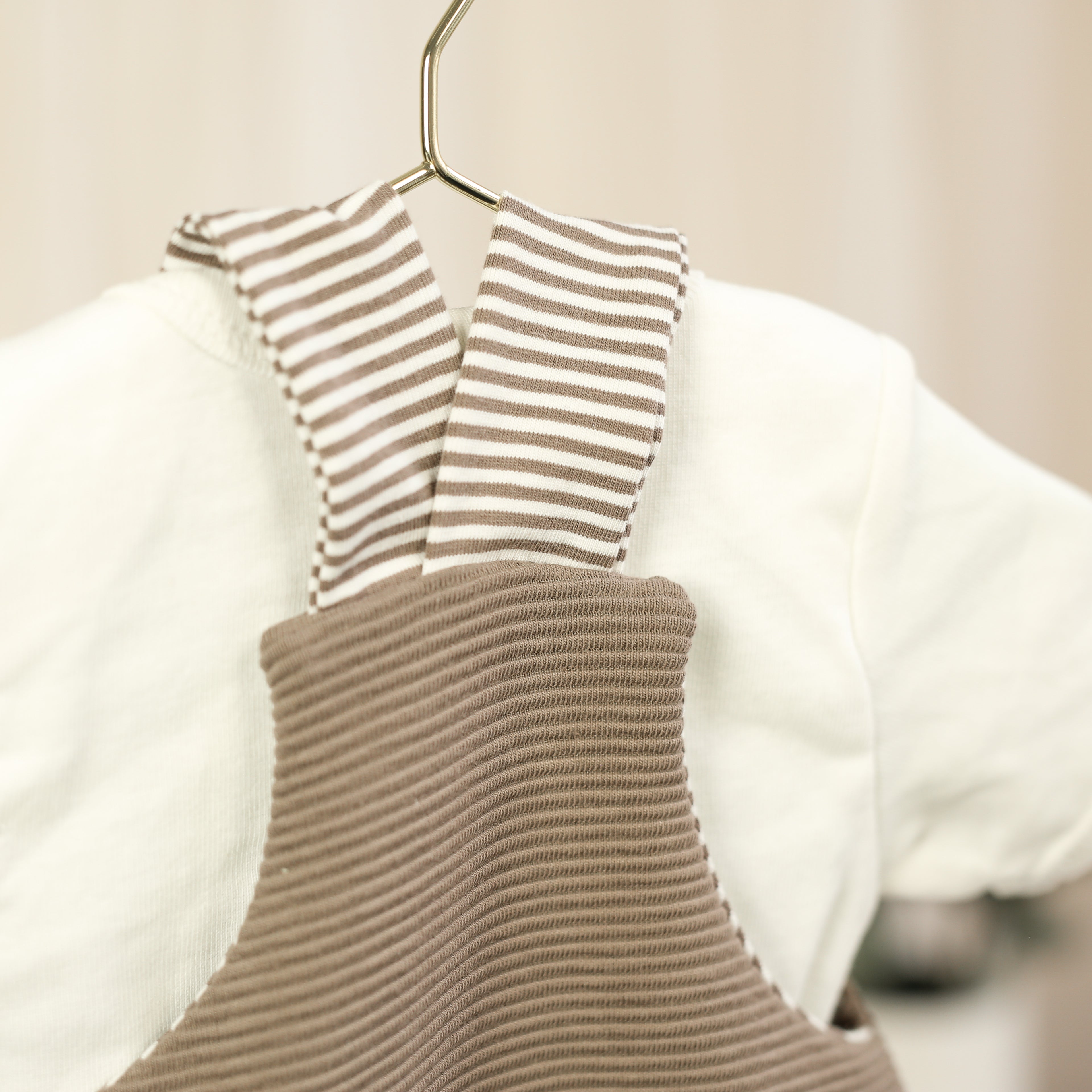 Personalisierte Latzhose "brown"