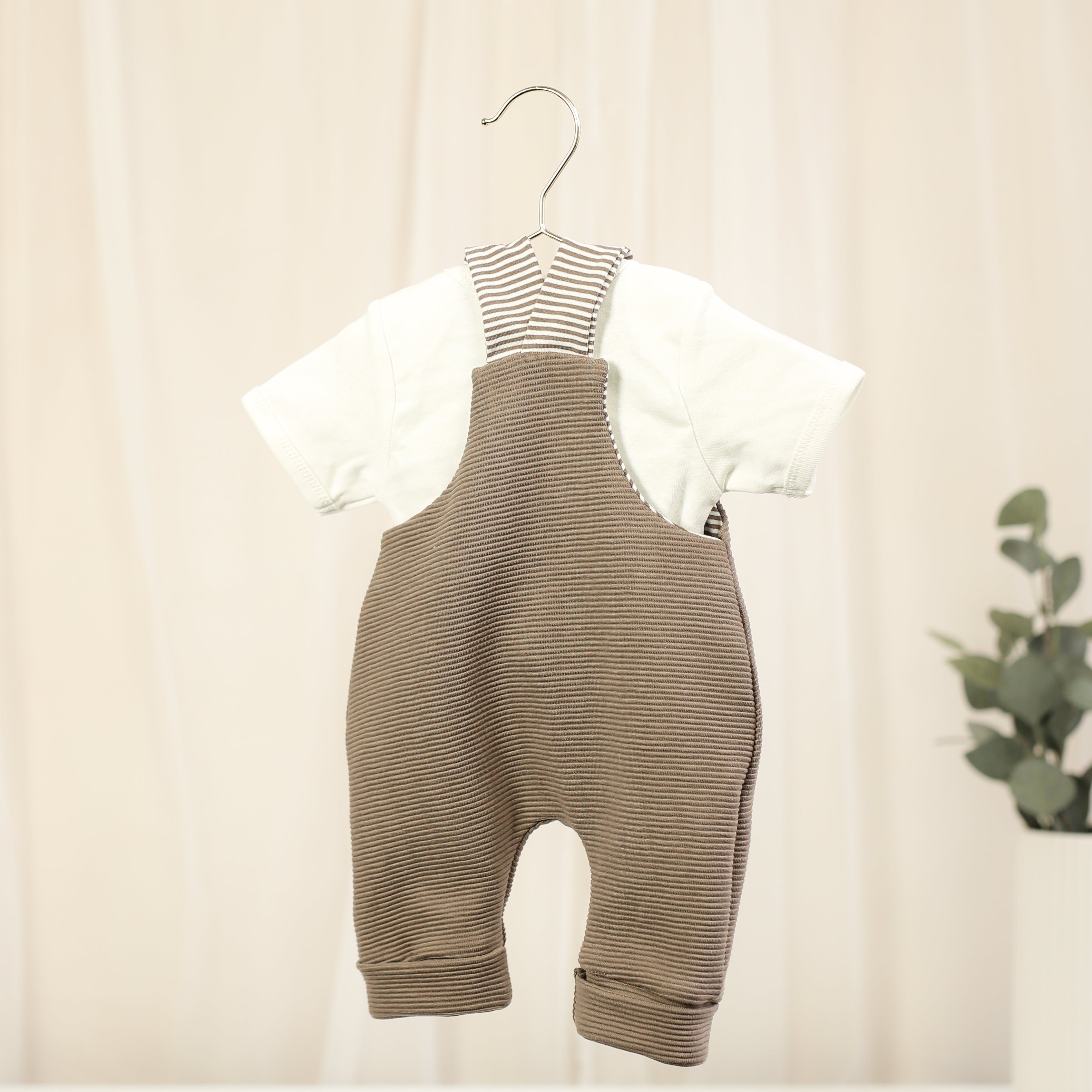 Personalisierte Latzhose "brown"