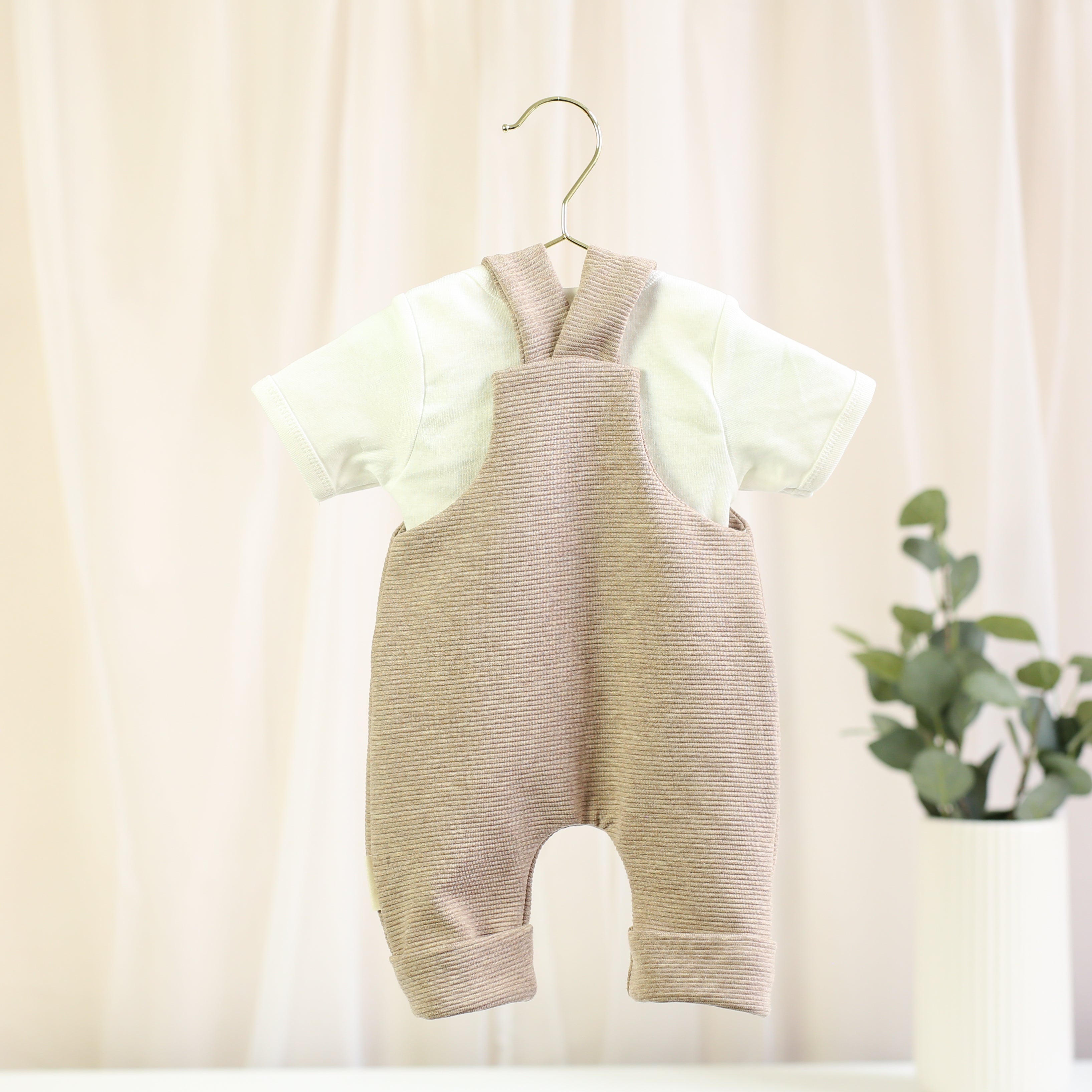 Latzhose "beige"