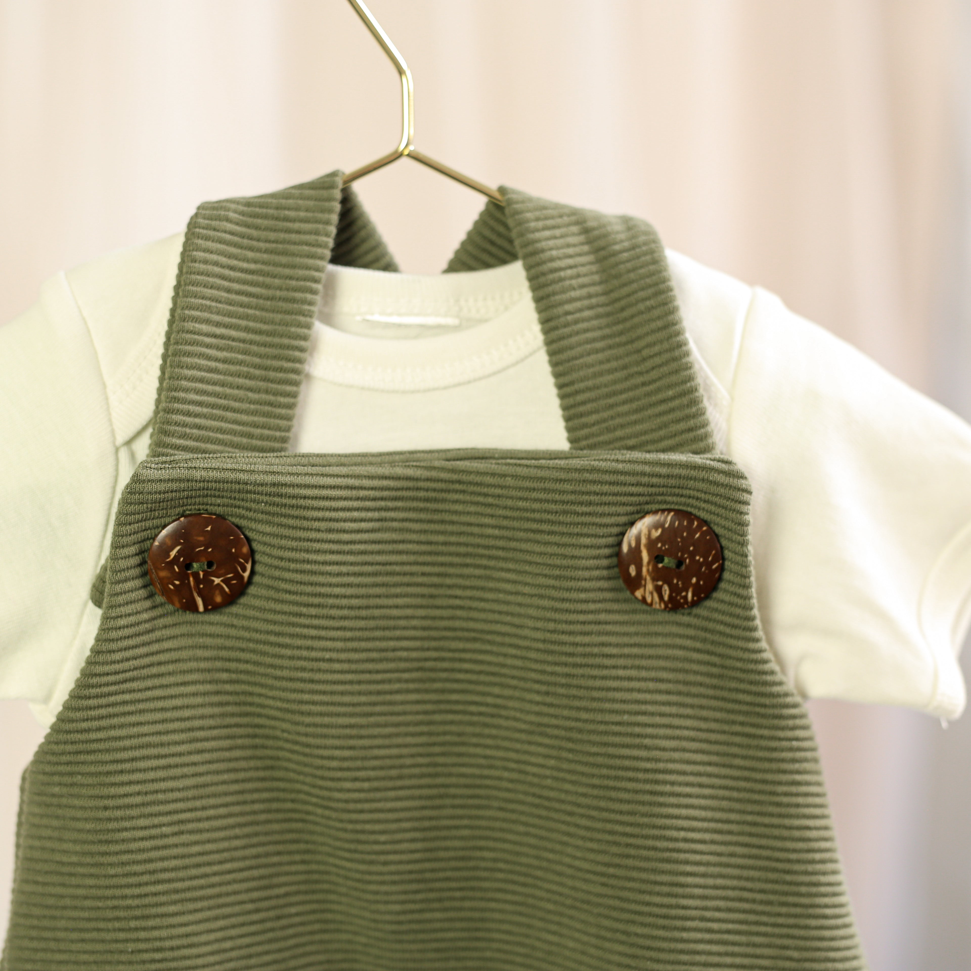 Latzhose "olive"