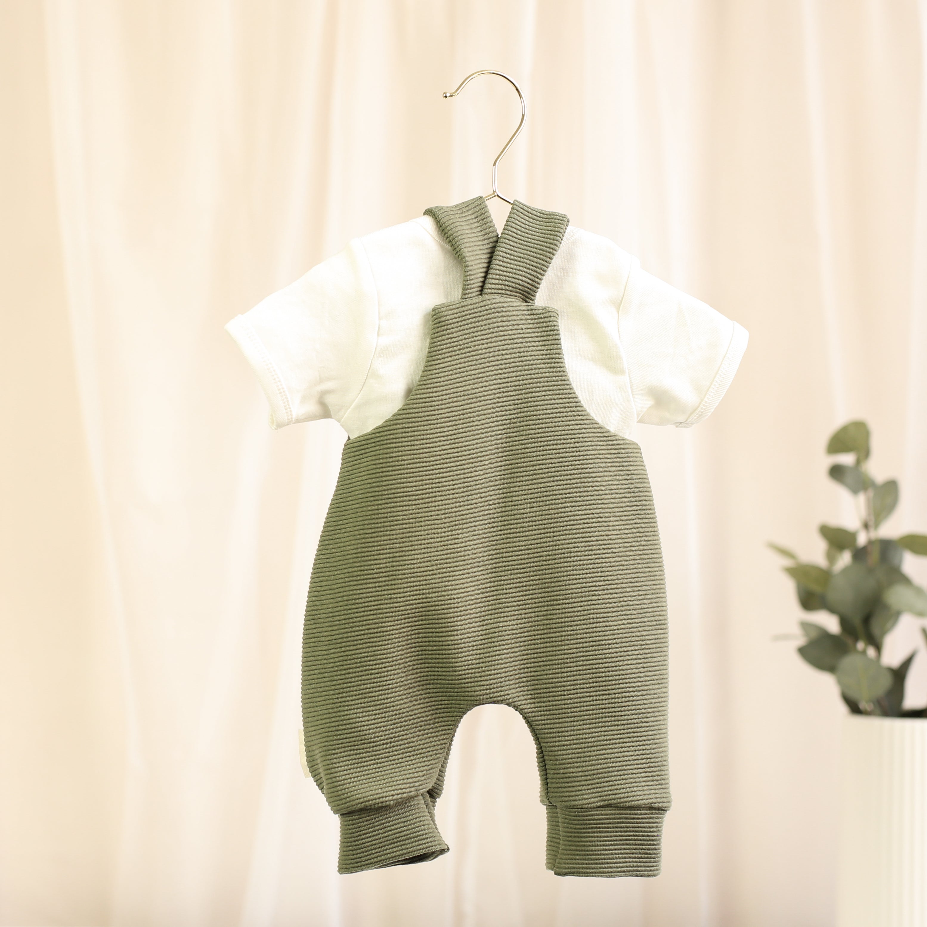 Latzhose "olive"