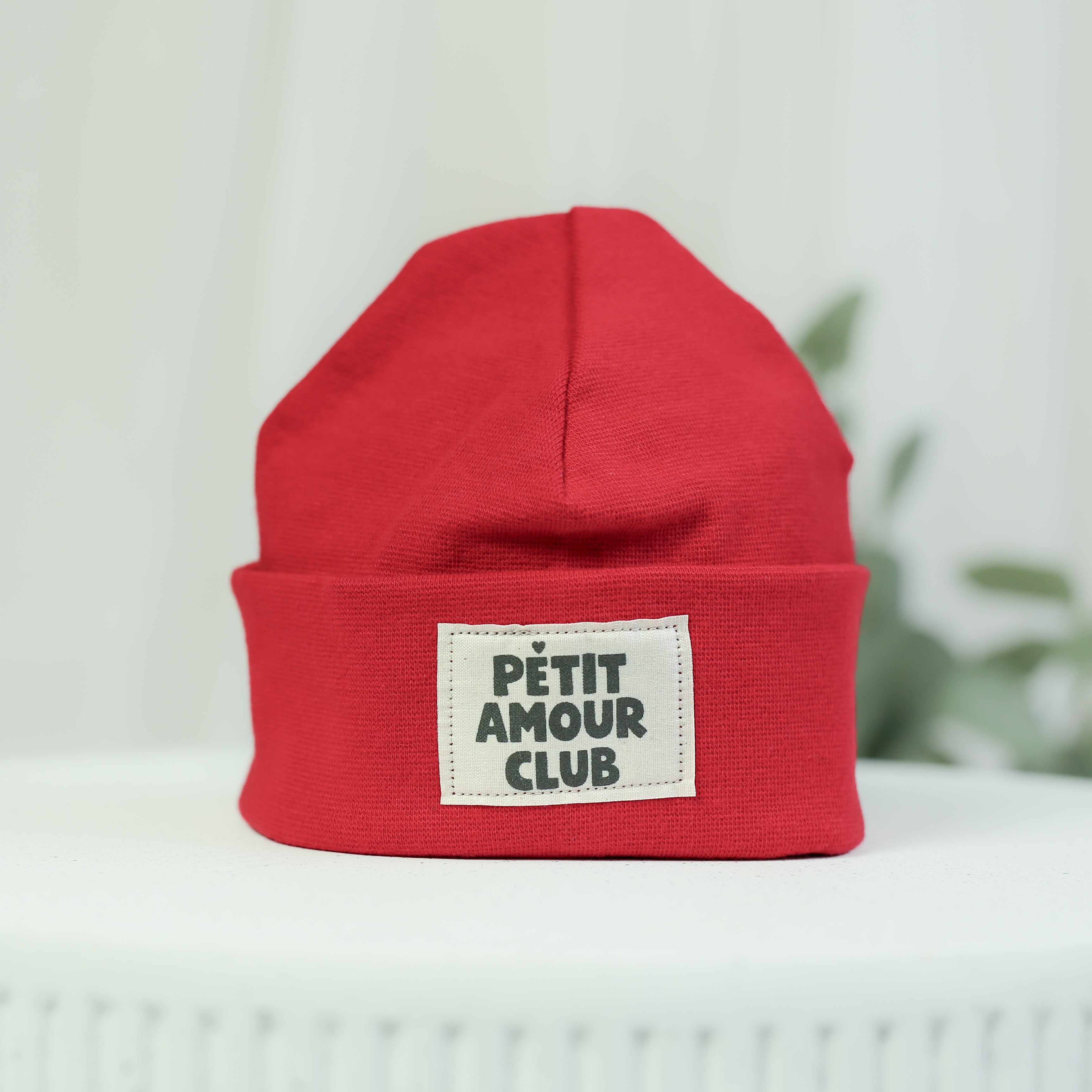 Rote Baby Mütze mit „Petit Amour“-Patch von VOODULU für Babys und Kinder