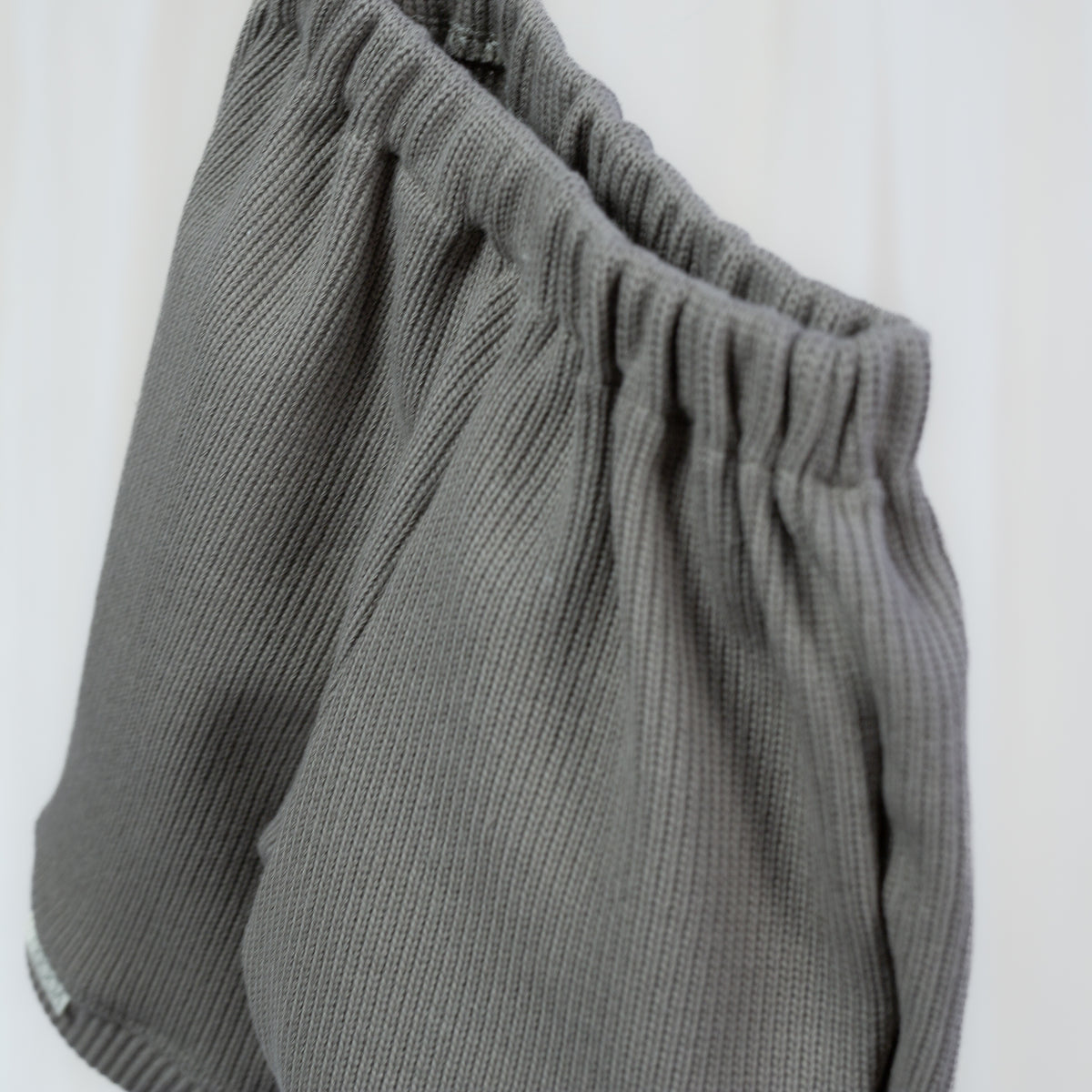 Strick Barrel Hose – Taupe