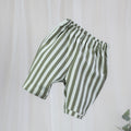 Gestreifte Sweat Barrel Hose in Ecru und gedecktem Grün für Babys und Kinder mit elastischem Bund
