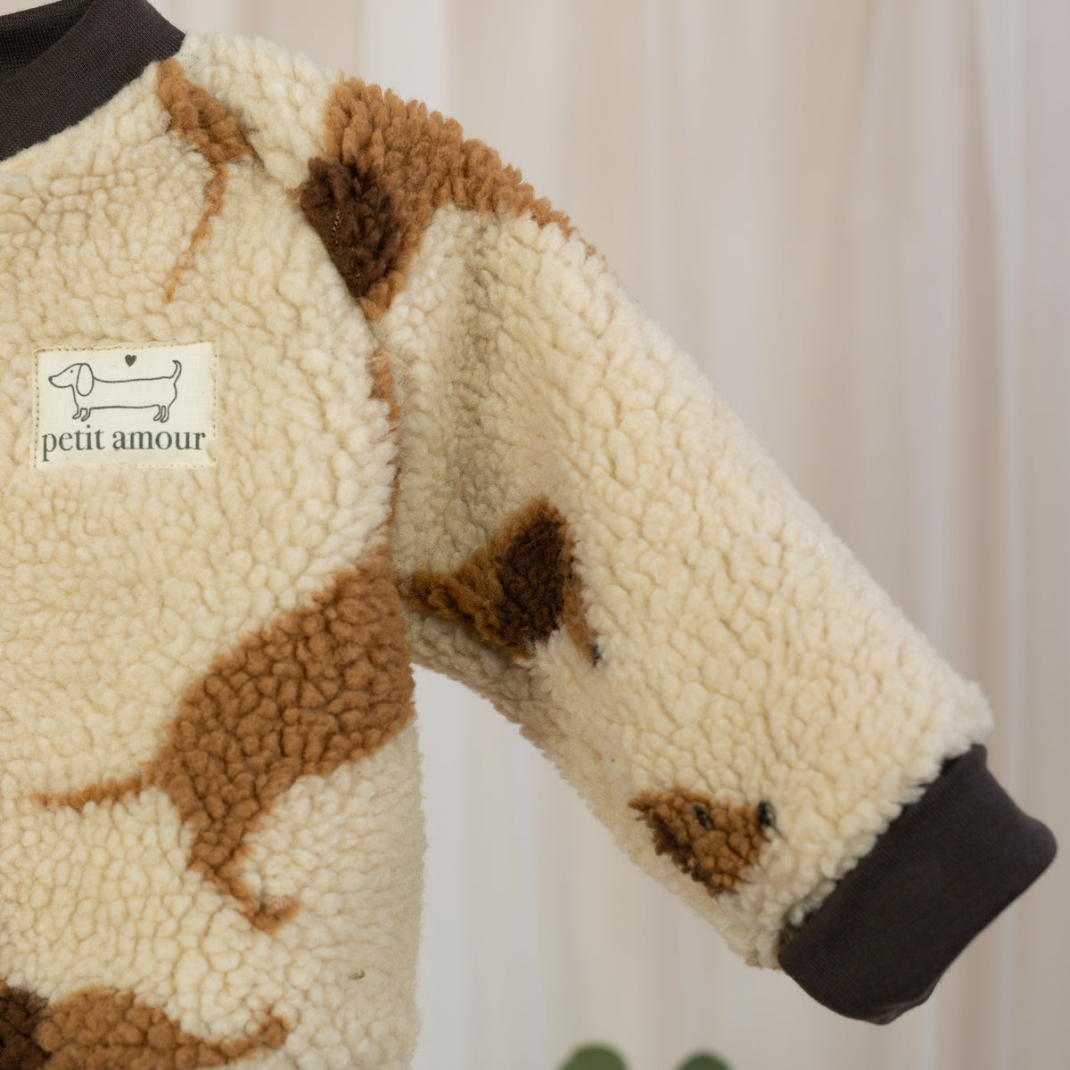 Teddy-Collegejacke Dackel in Creme | Petit Amour