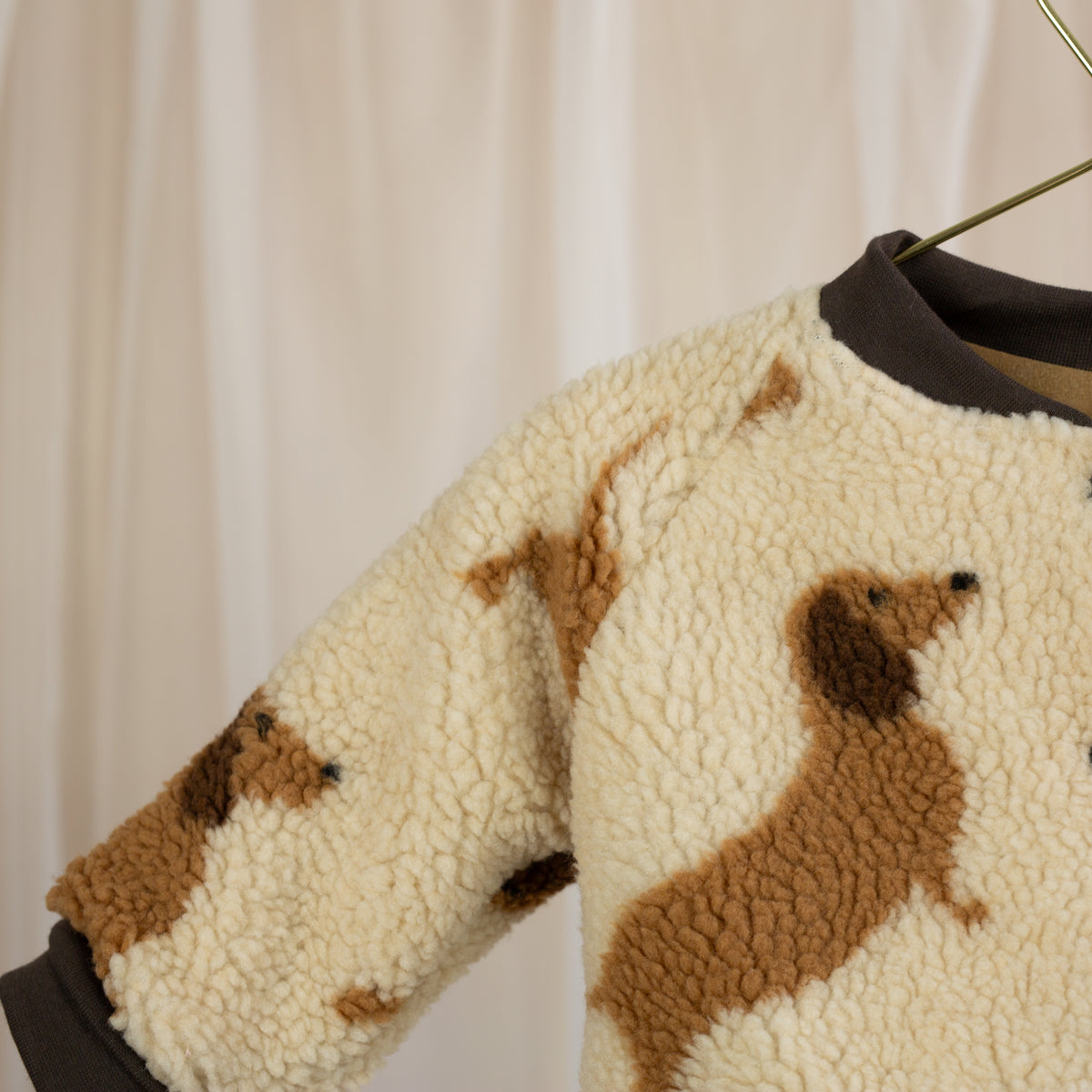 Teddy-Collegejacke Dackel in Creme | Petit Amour