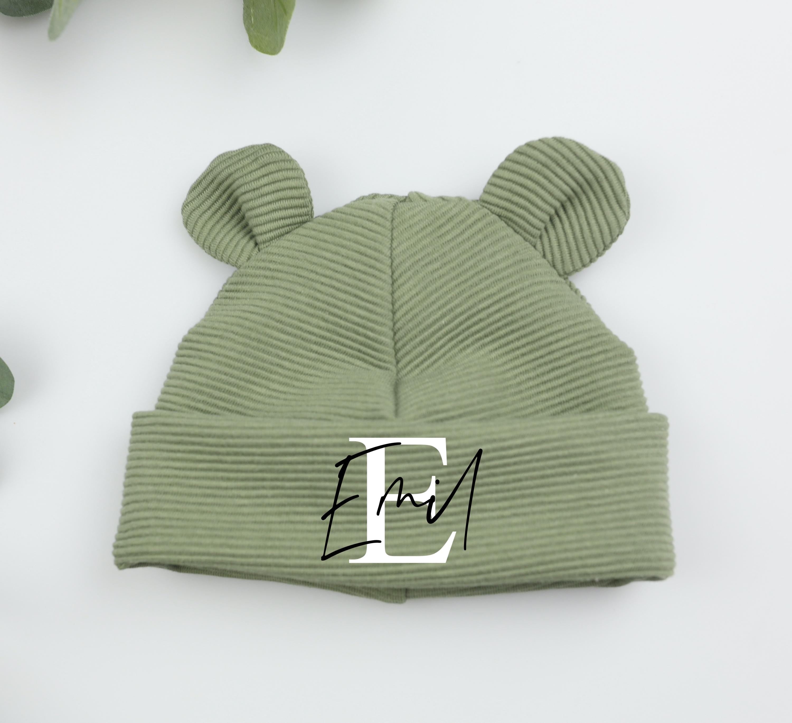 Passende Baby Mütze in Olive aus Rib-Stoff
