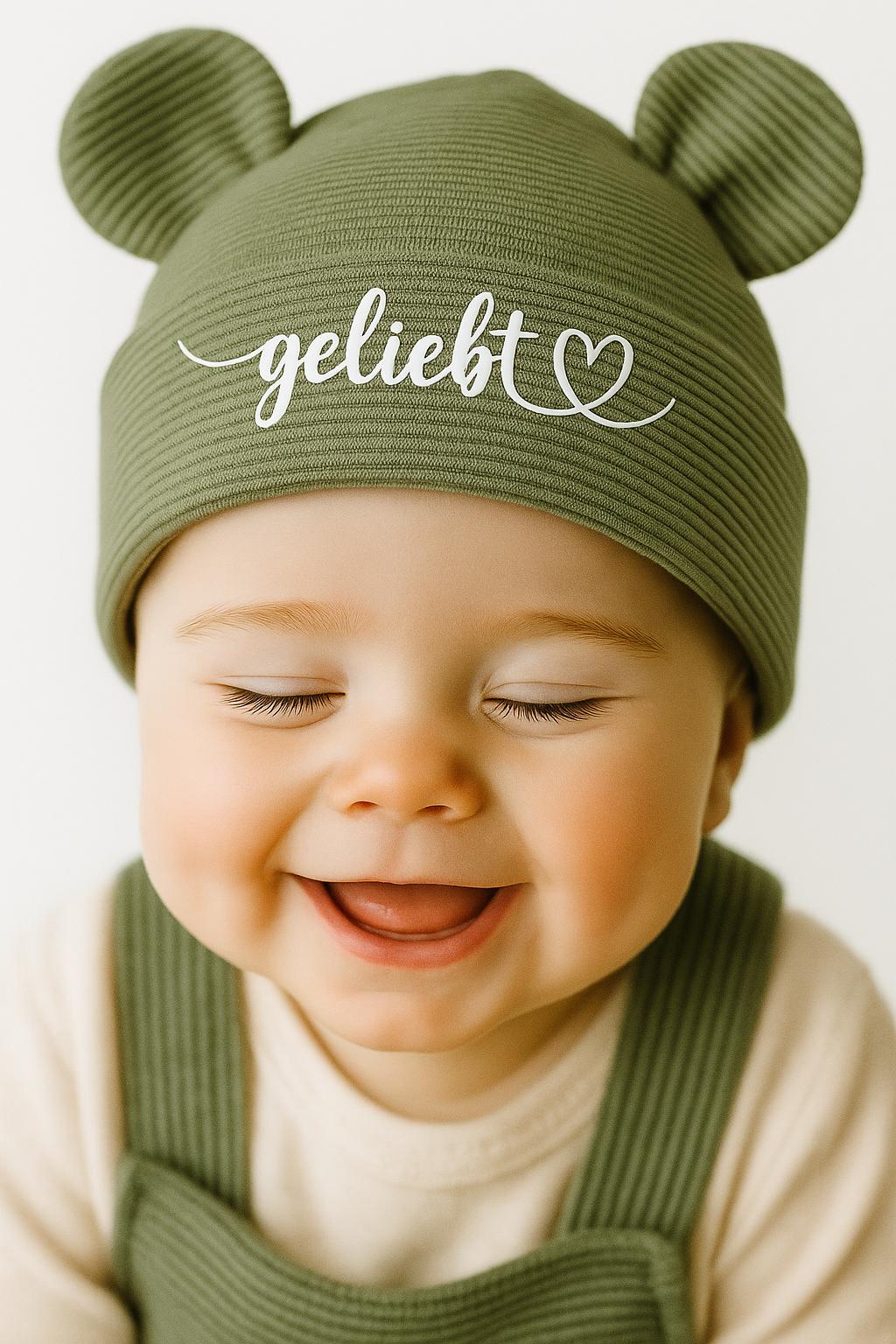 Personalisierte Bestseller Baby Mütze in Olive mit Teddyohren von VOODULU
