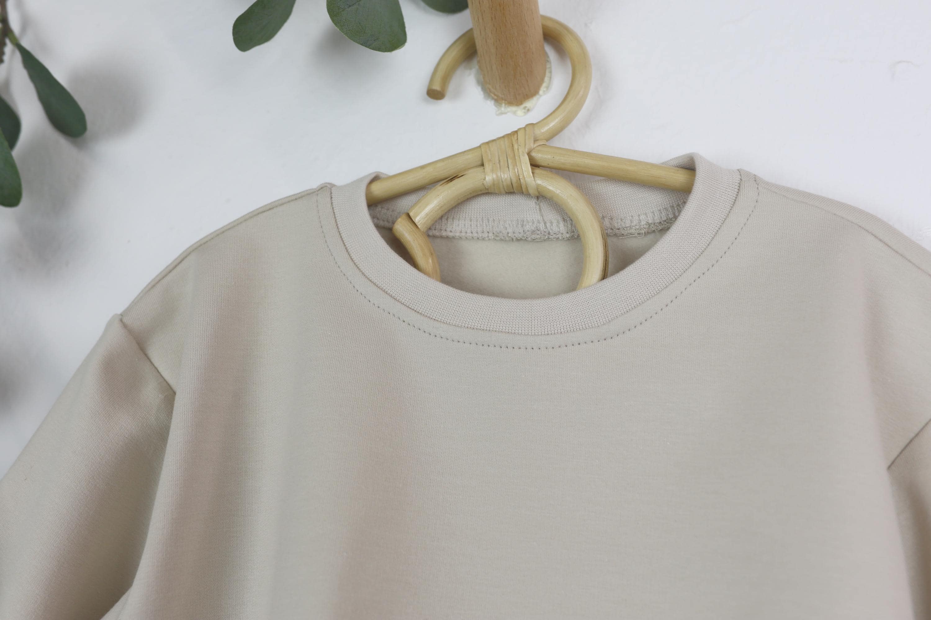 Detailansicht Match Date Schriftzug auf Mini Pullover
